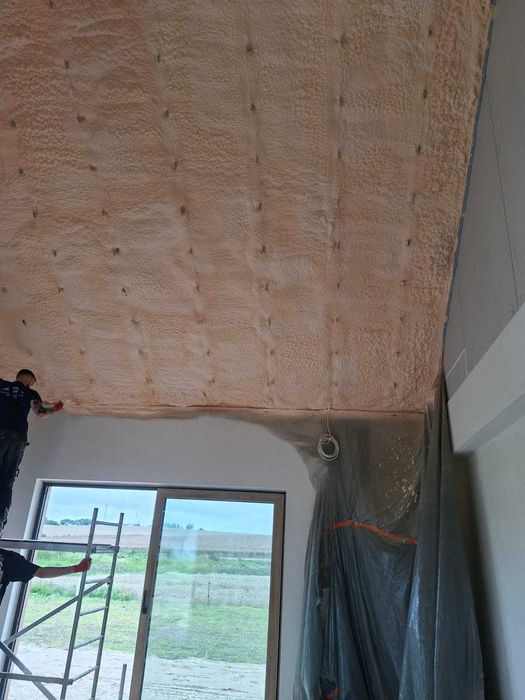 Ocieplanie piana PUR celuloza ocieplenie poddaszy izolacja domu stropu
