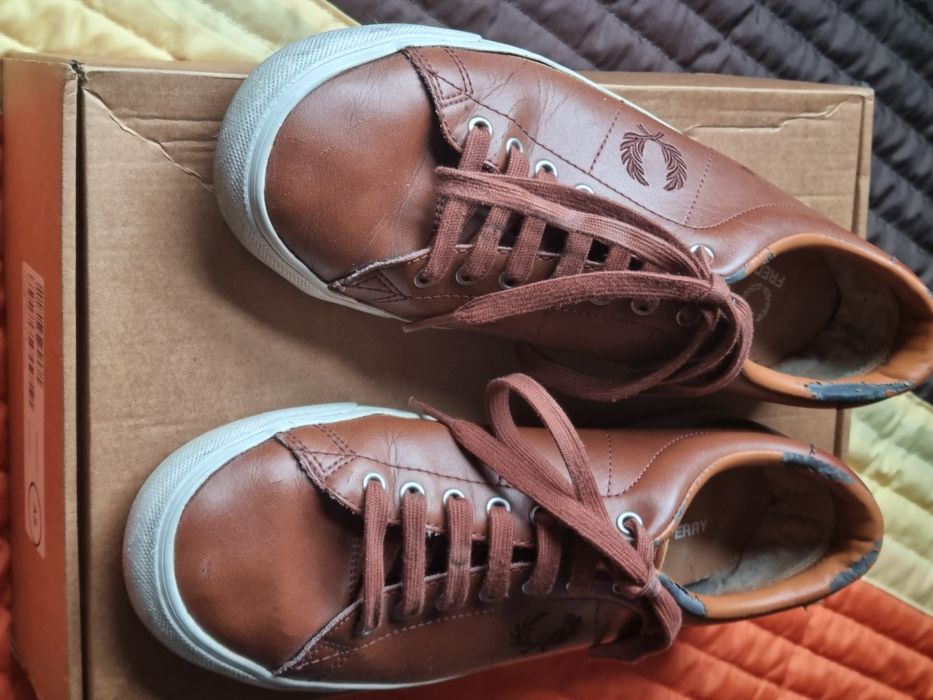 Sapatilhas castanhas de homem Fred Perry n°41  SP 090