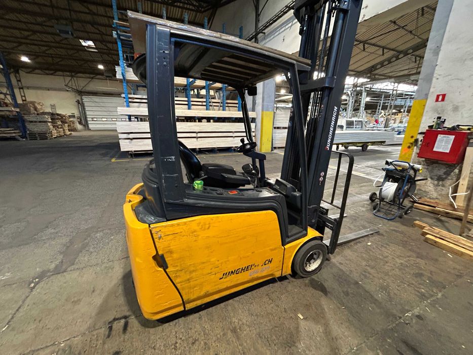 Wózek widłowy elektryczny EFG 220 – bardzo dobry stan techniczny