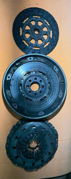 Продам маховик БМВ е46 2литра дизель дорест со сцепной и корзиной