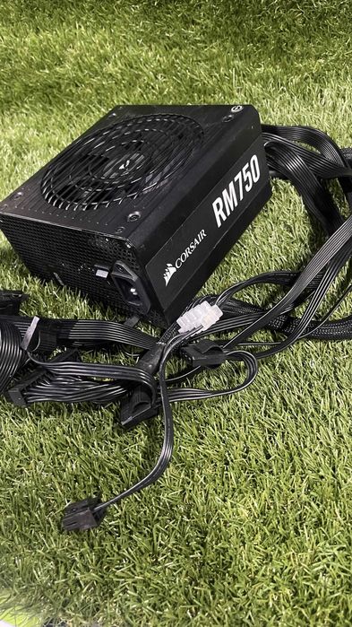 Fonte Corsair RM750 Modular