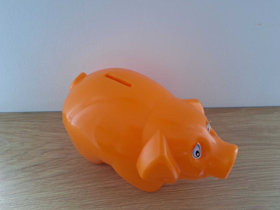 świnka skarbonka plastikowa wysokość 10cm