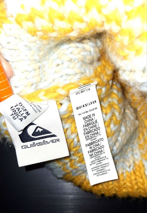 Шапка з помпоном зимова