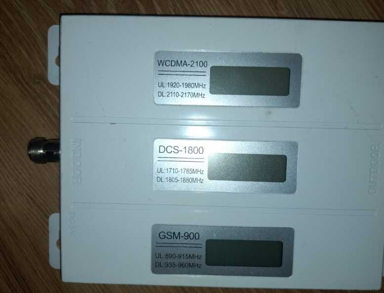 GSM-UMTS repeater na trzy pasma