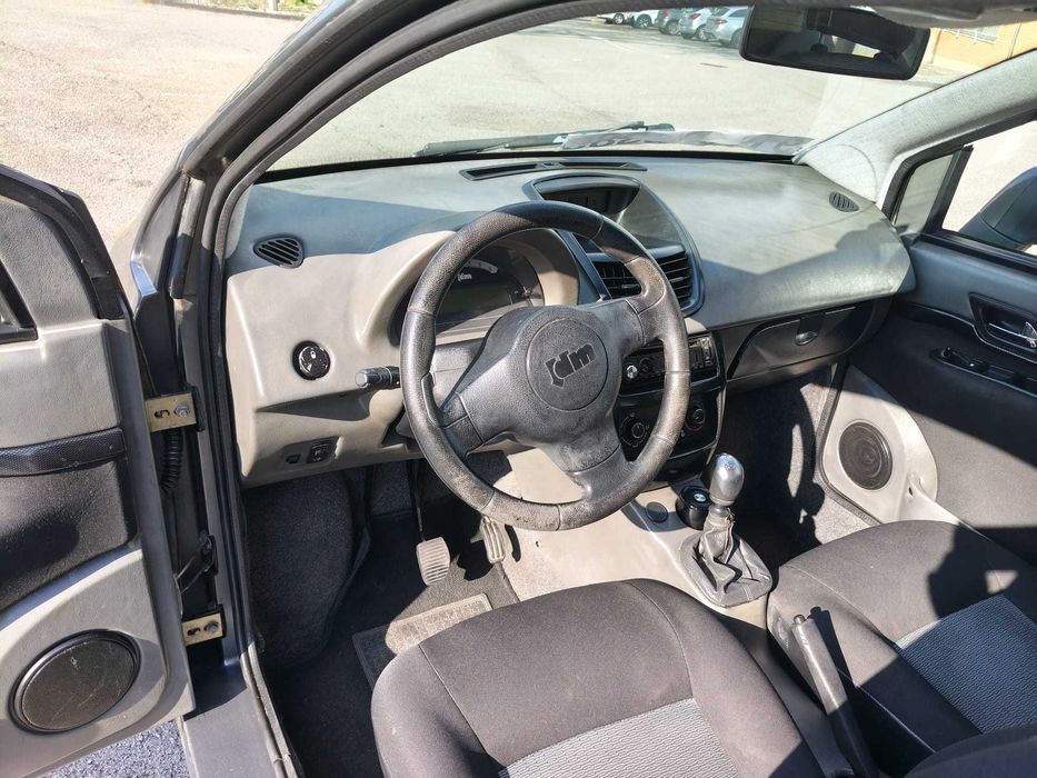 Minicarro fiável, económico e bem estimado – pronto a usar