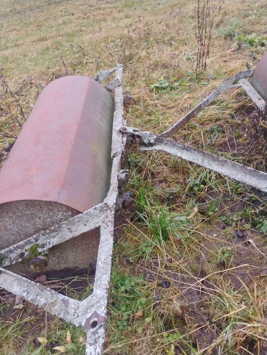 Wały łąkowe spinane