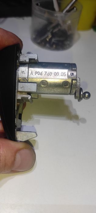 Личинка замка Mercedes sprinter w906 06-г.в. VW crafter 06-