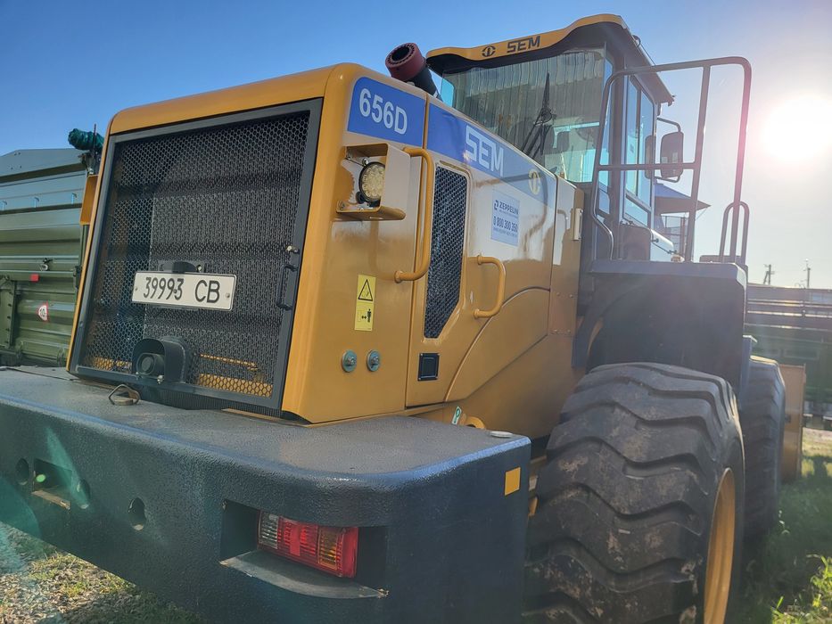 Фронтальний навантажувач SEM 656D, стан НОВОГО