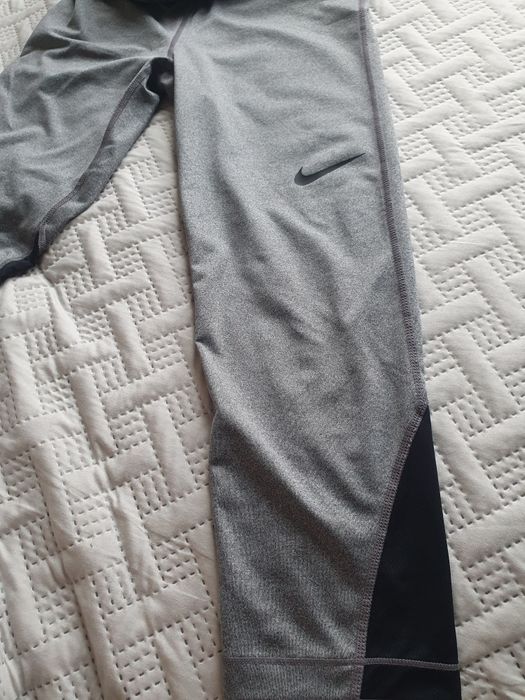 Спортивні лосіни Nike