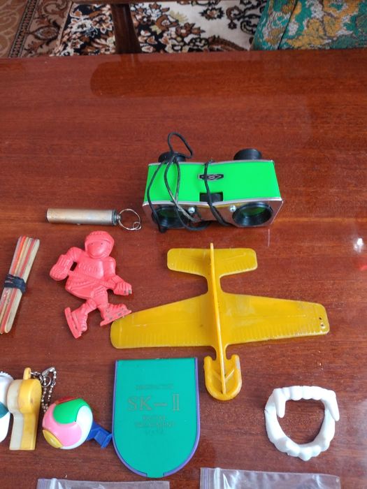 Дитячі іграшки, машинки