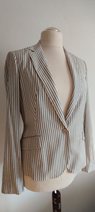 Marynarka taliowana w drobny prążek, super skład.