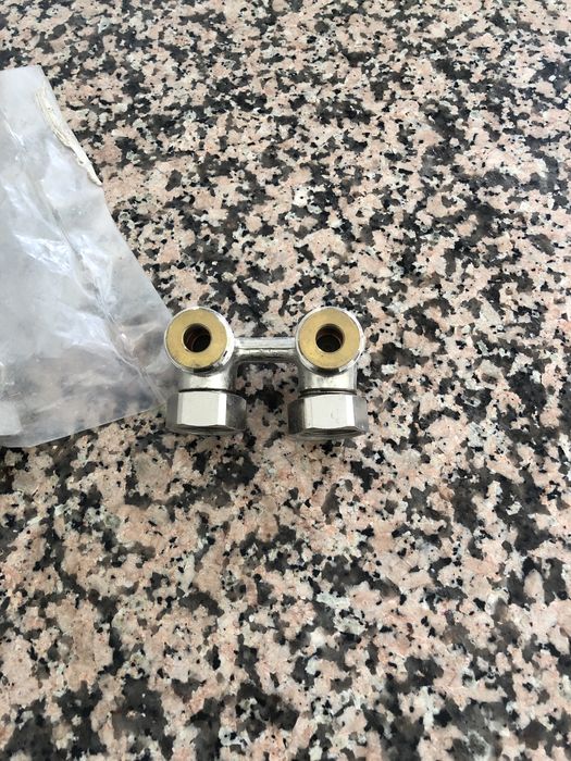 Blok zaworowy do grzejnika (dolne zasilanie)