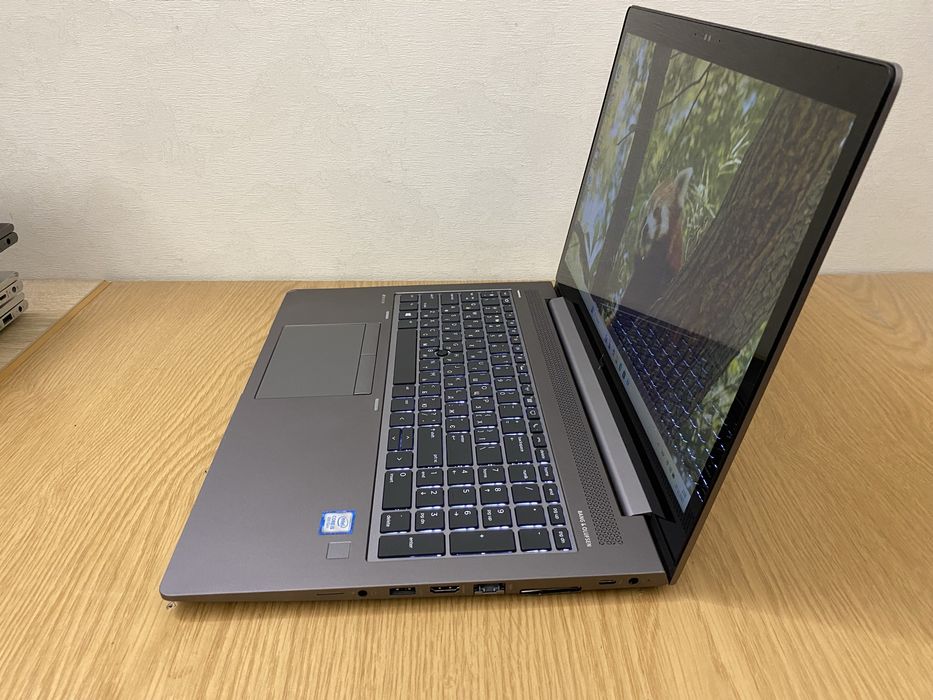 HP zBook 15u Toucn G5 i5-8250U/8-16/256 Radeon Pro 2Gb