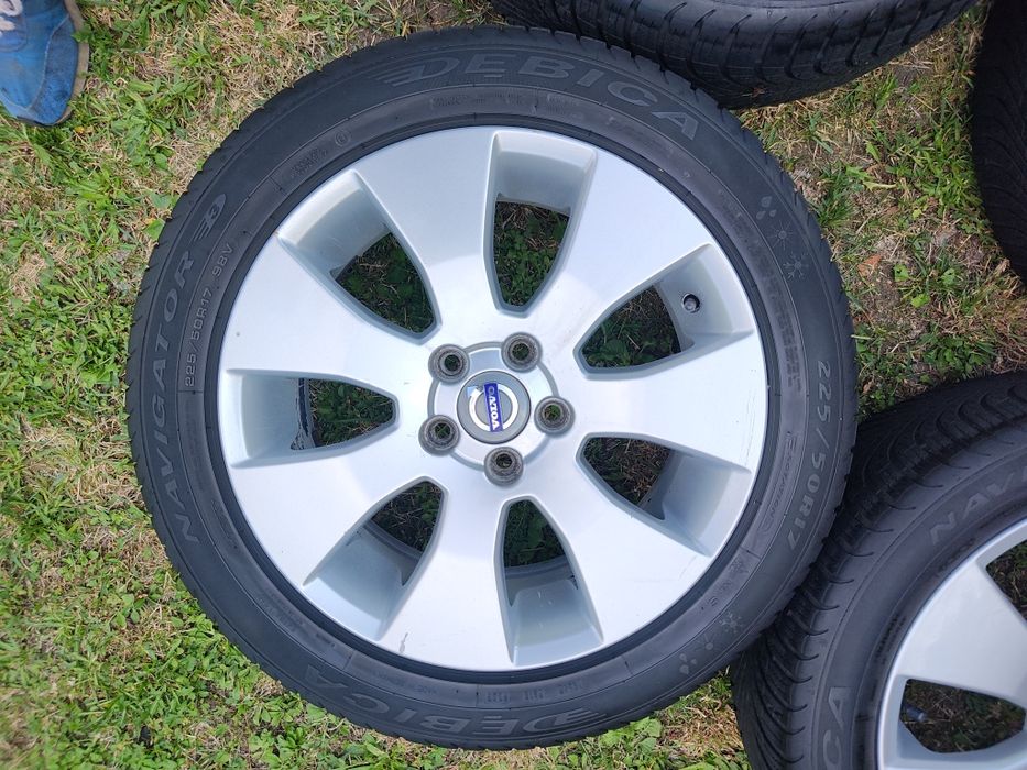 Koła Alufelgi Volvo 17 5x108 wielosezonowe Dębica Nawigator 3  2023