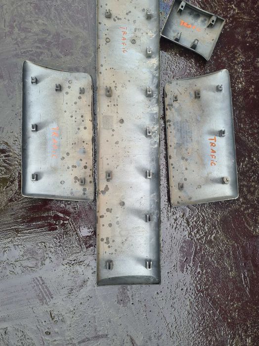 Renault Trafic II listwa karoseryjna Opel Vivaro