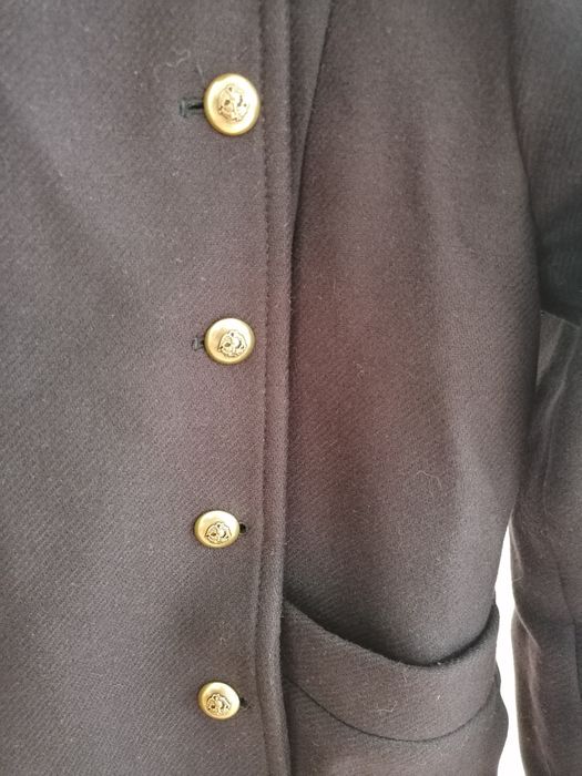 Casaco militar com detalhes