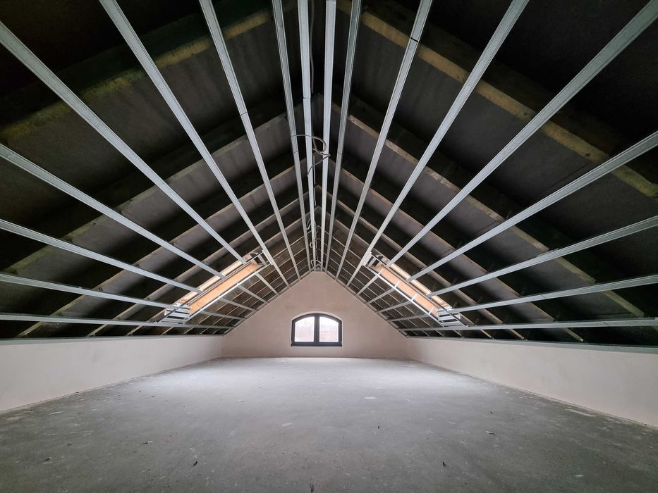 Zabudowa poddasza, Montaż sufitów, Sufity podwieszane, Płyty gipsowe