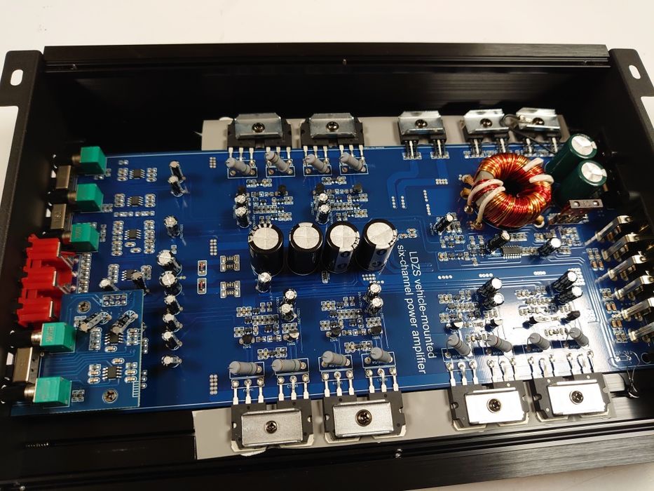 6-канальный автомобильный усилитель 6х50вт RMS