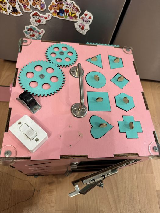 Бізікуб 30*30 для дівчинки