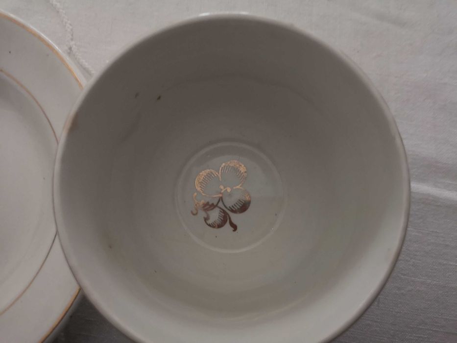 taça e pires muito antigos