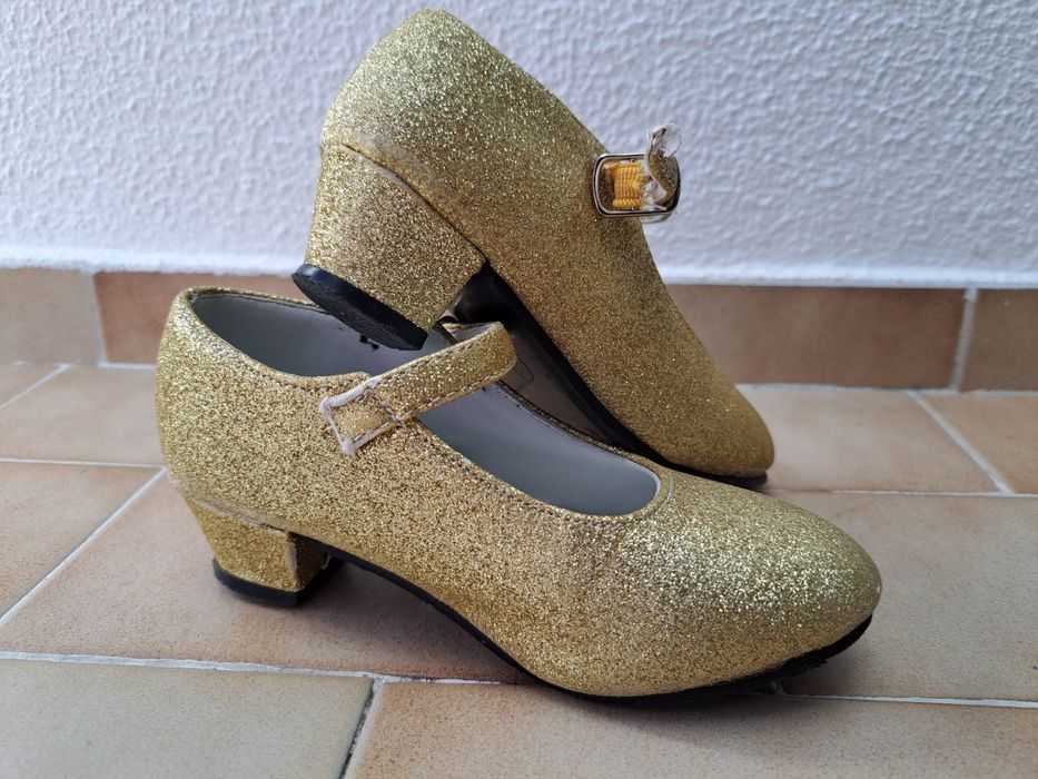 Vestido e Sapatinhos de Branca de neve