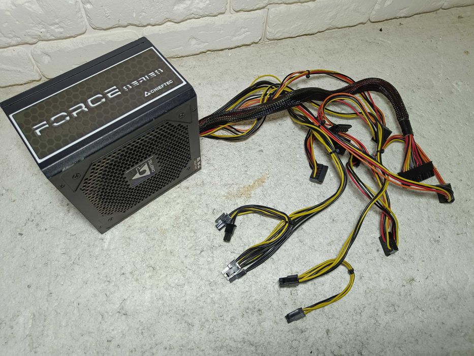 Блок живлення CHIEFTEC 650W 85 PLUS CPS-650S 8+8pin GPU на пломбі!