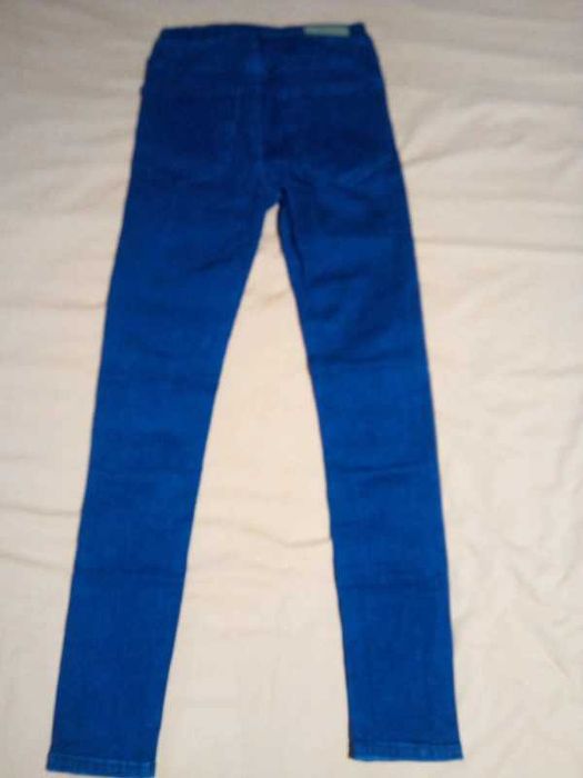 JEGGINGS - Calça de ganga tamanho 34, marca Stradivarius como novas.