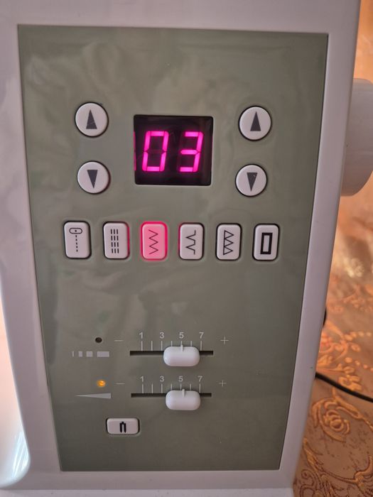 Комп'ютерна швейна машинка