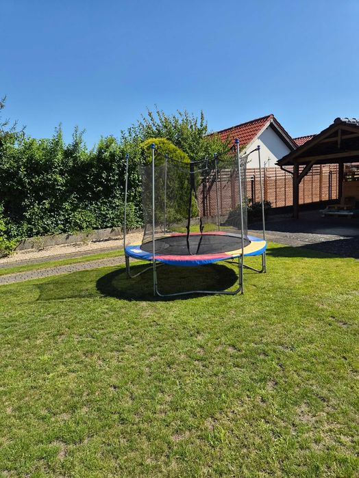 Trampolina do ogrodu