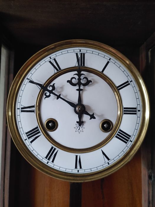 Годинник антикварний настінний маятниковий старовинний з боєм