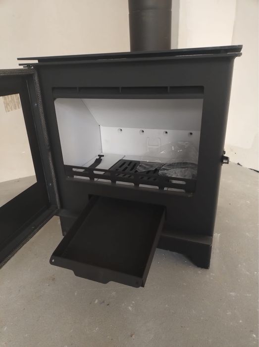 Kominek wolnostojący Hitze Gatto M 5,3kW