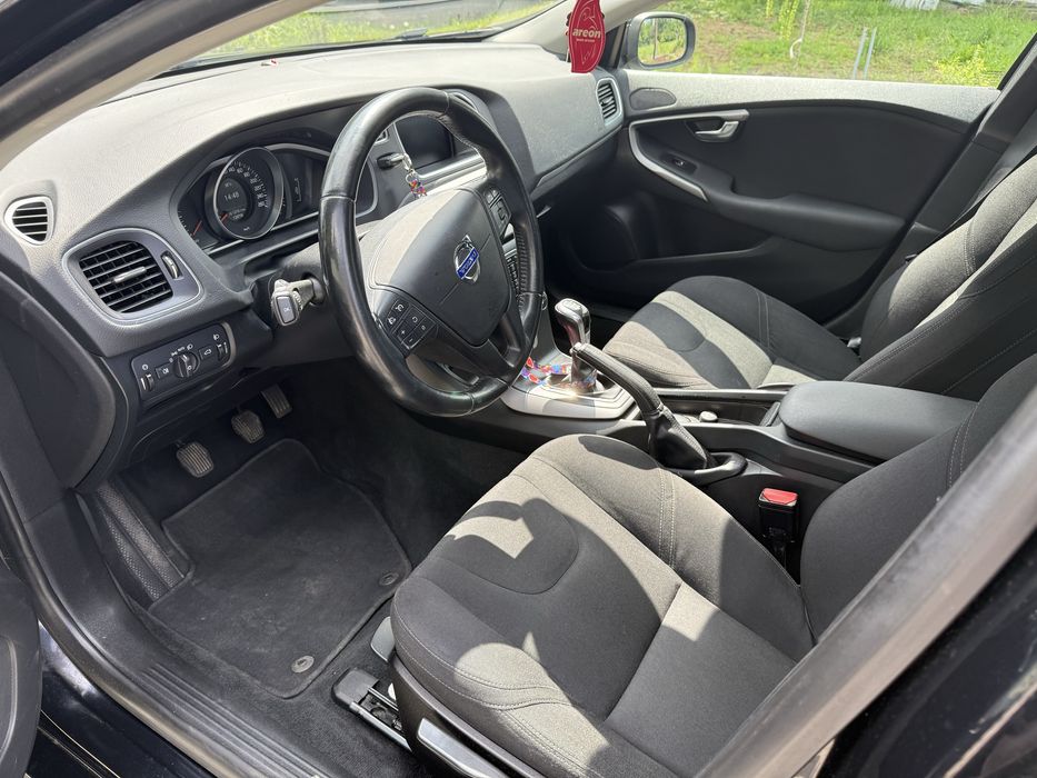 Volvo v40 D2 2014 oryginalny niski przebieg