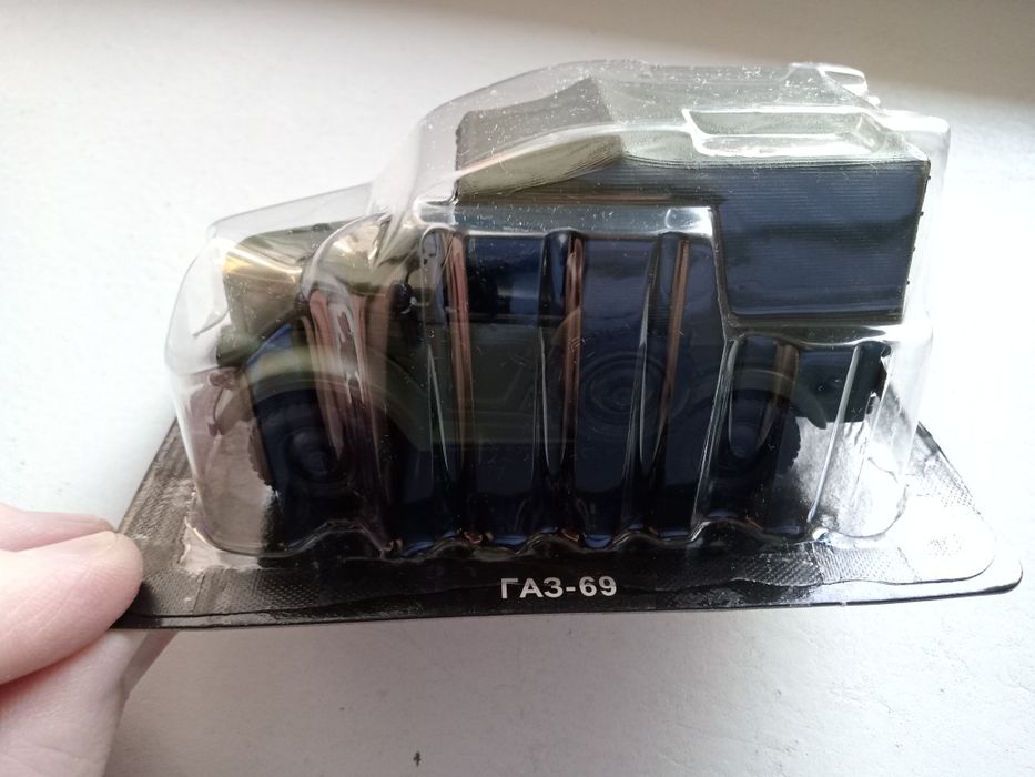 Коллекционные модели джипов ГАЗ 69 журналки 1/43