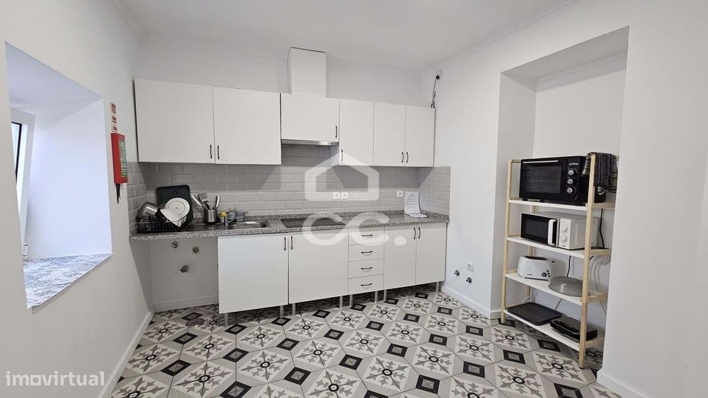 Alojamento com 10 quartos, pronto a rentabilizar, com obras recentes e