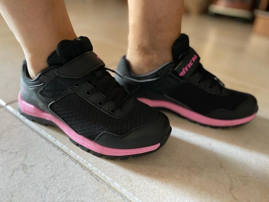 Sapatilhas de mulher para cycling, da Mítical, como novas, pretas rosa