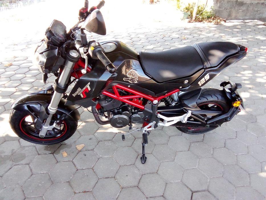 Para venda Benelli TNT 125  de 2017 com nove mil km  como nova conforme fotos ou troco por scooter