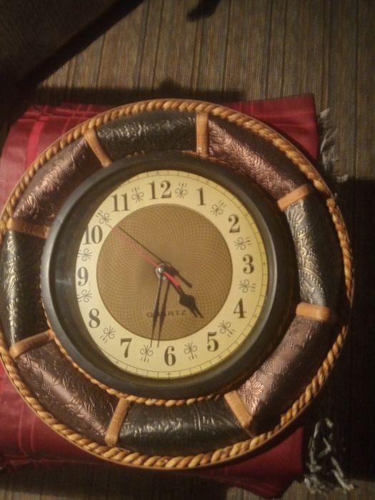 Часы настольные и настенные