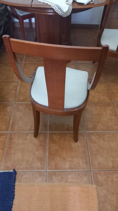 Mesa de sala com 4 cadeiras