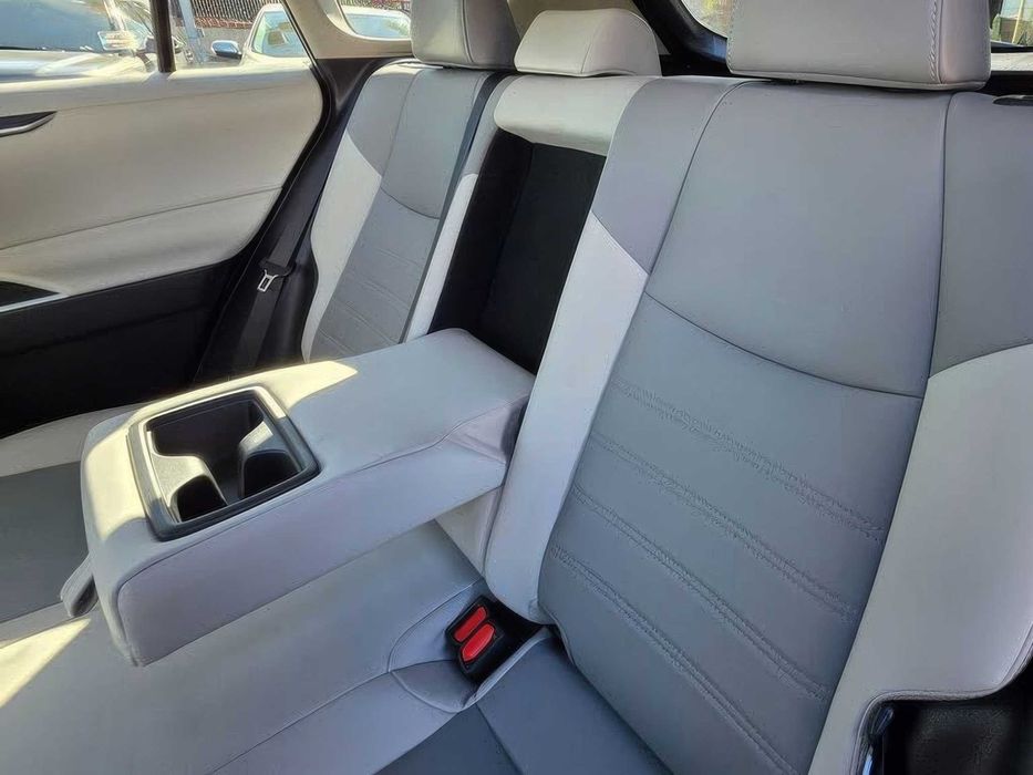 Toyota RAV4      2021