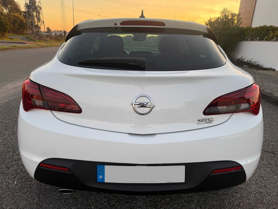 Opel Astra GTC 1.4 T 140 CV - GPL - NACIONAL
