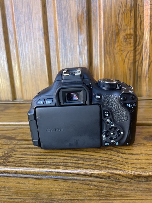 Фотоапарат Canon EOS 600D Kit 18-55