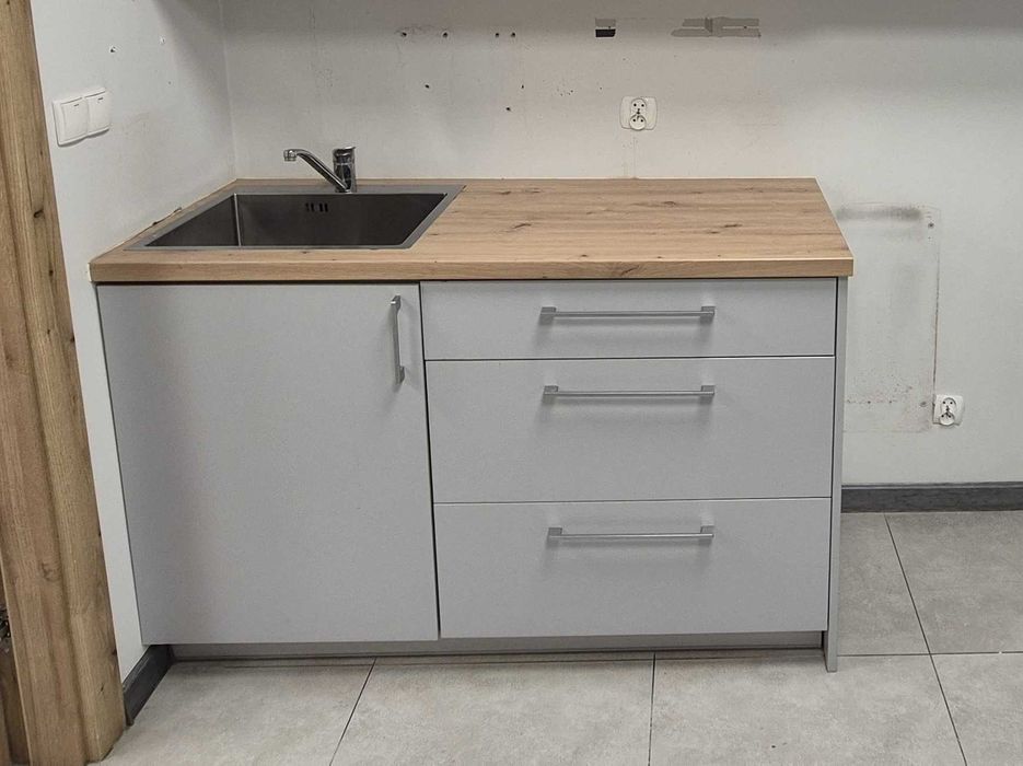 Szafka kuchenna ze zlewem i baterią, stan. b dobry, Egger