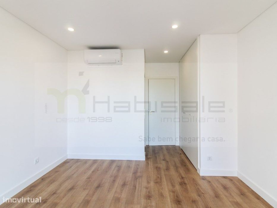 Apartamento T3 com varanda e barbecue | Paradela, Santo António dos...