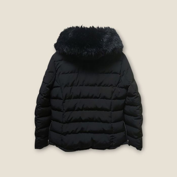 Куртка жіноча у відмінному стані зимова