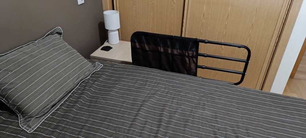 Grade para Camas de Adultos com Bolsos e Ajustável
