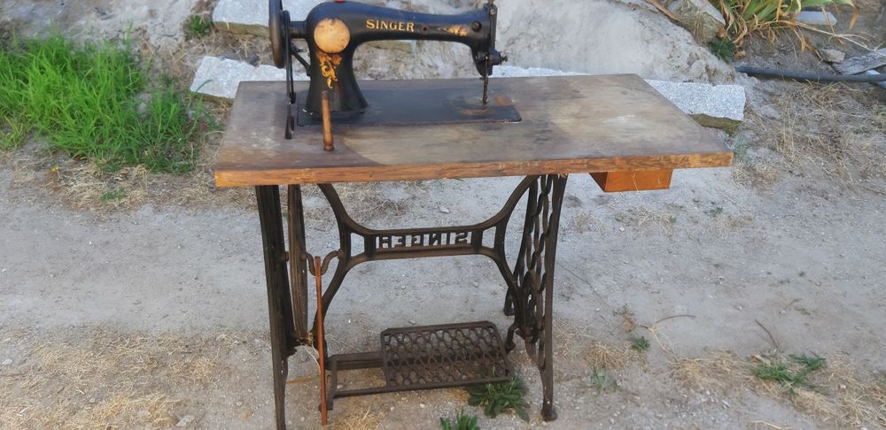 Máquina de costura singer antiga