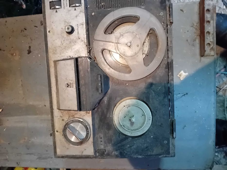 Rádio antigo  marca grudin