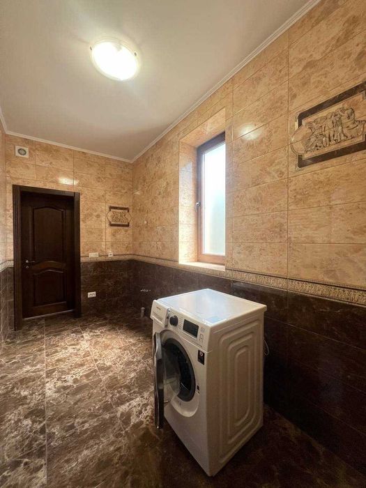 Продаж  БУДИНКУ 186 м2 з МІСЬКИМИ комунікаціями!