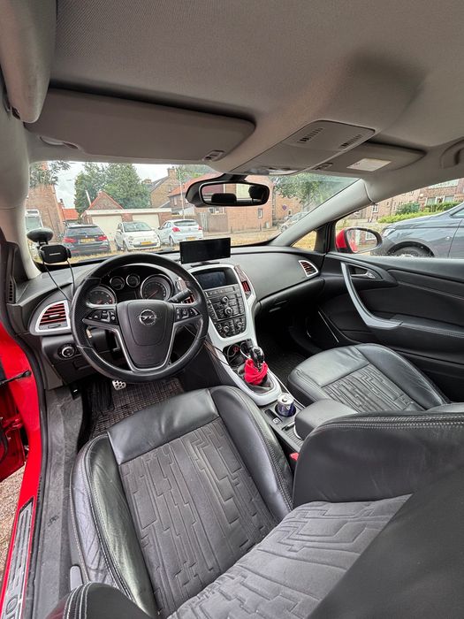 Opel Astra J GTC 1.6 - 180 KM / Bogata Wersja