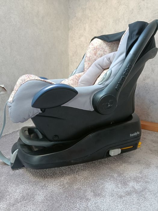 Автокрісло maxi-cosi cabriofix з базою isofix